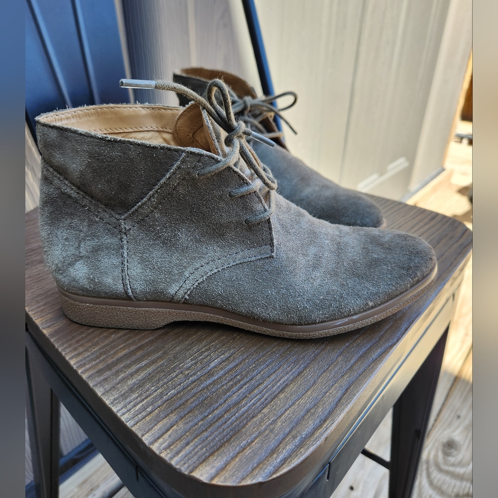 Franco Sarto Greenish Gray Suede Chukka Boots Size 7.5